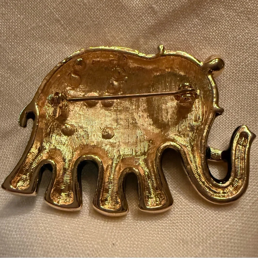 Vintage Elephant Brooch Enamel Black with Red and Clear Rhinestones and Gold - Picture 6 of 6